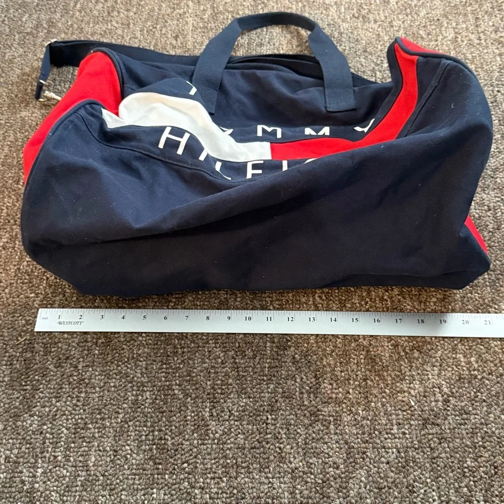 Tommy Hilfiger Navy Red Duffel Gym Bag Full Zip‎ Has Stains See Photos